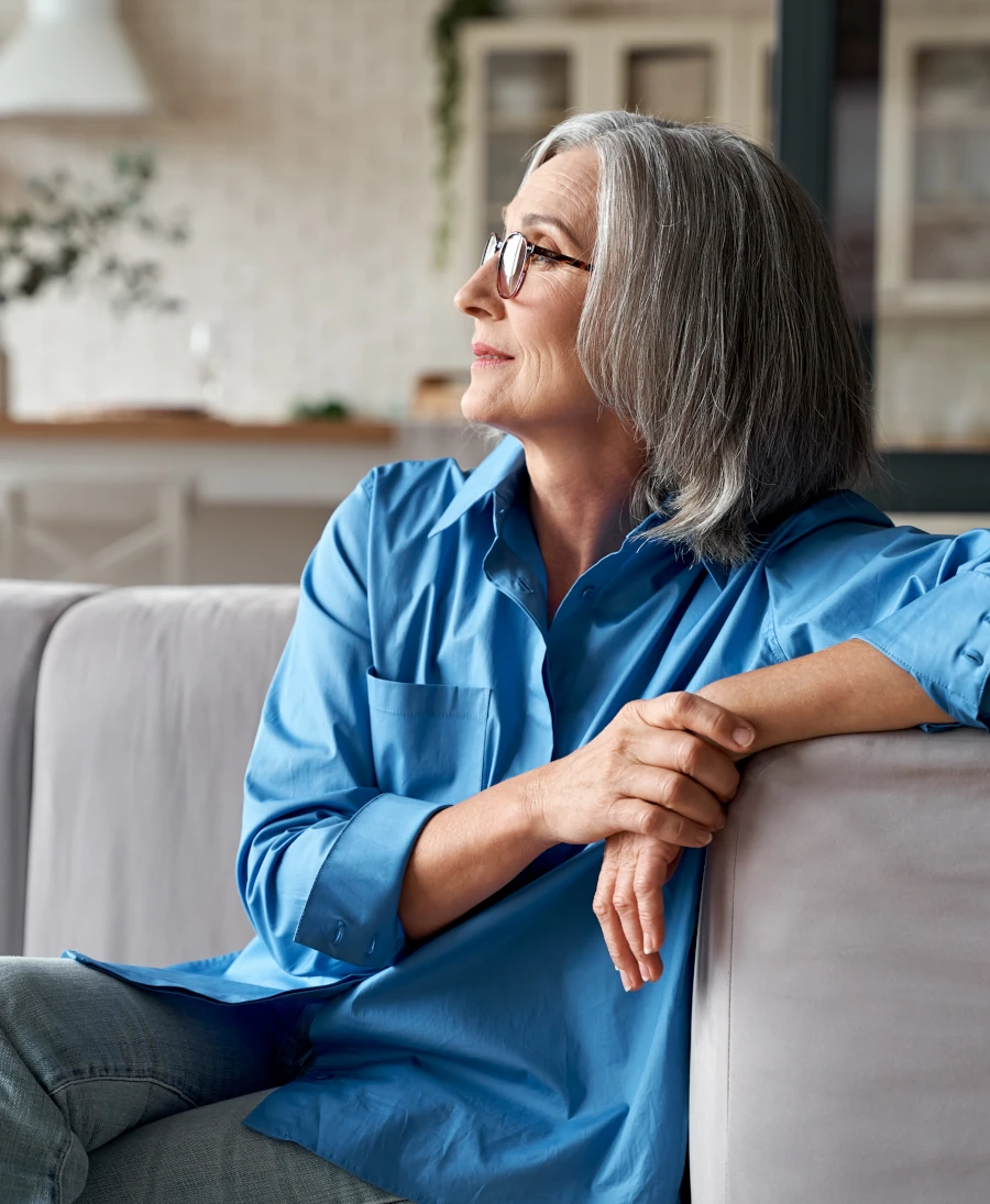 emdr-therapy_woman-reflecting